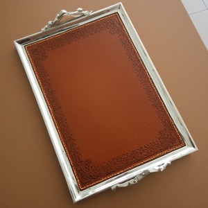 Plateau en cuir riche avec coutures décoratives et cadre robuste offrant une utilisation pratique avec une touche d'élégance intemporelle - Product Image 5