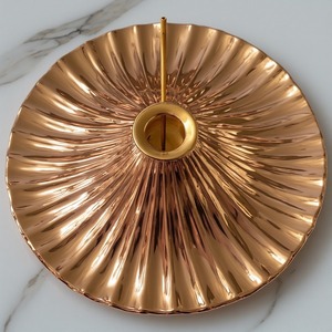 Porte-brûleur d'encens poreux cylindrique en laiton avec diffuseur aromatique découpes pour la libération lente de fumée Art moderne Design antique - Product Image 2