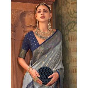 Sari Tradicional de Seda Estampada Paithani Gris, Elegante Traje de Boda - Product Image 2