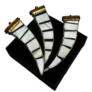 Collier pendentif en nacre élégant de haute qualité plaqué or à la mode pour les mariages, les fêtes et les fiançailles - Product Image 5