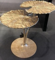 Table basse moderne en métal de luxe doré, design classique à grandes feuilles, construction élégante à trois niveaux pour salon