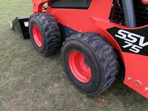 Kubota SSV75 Cargador de dirección deslizante con ruedas cerradas de 3 toneladas con bomba de engranajes de motor Changchai como componentes principales de alta eficiencia - Product Image 5