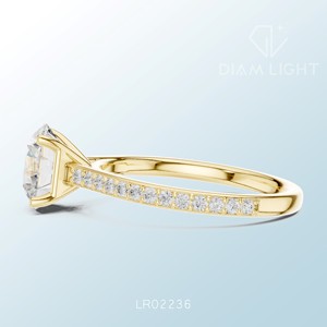 Anillo de Racimo Redondo Hecho a Medida con Calidad VS Certificada y Clasificación IGI, Diseño Elegante y Brillante para Amantes de las Joyas Atemporales - Product Image 2