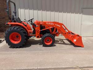 Offre Spéciale : Tracteur Agricole L4060 70 CV avec Chargeur Frontal LA905 Rouge, Transmission Intégrale 4x4, Haute Productivité - Product Image 5