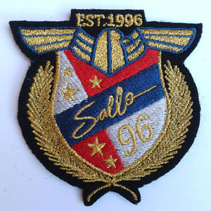 Badges de conception personnalisée de haute qualité brodés à la main avec du fil d'aluminium et des perles de style cousu - Product Image 2