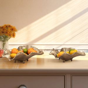 Cuenco DE SERVICIO DE METAL artístico de primera calidad con forma orgánica única y diseño texturizado perfecto para una cena elegante y decoración del hogar - Product Image 1