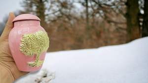 Urnes de crémation rose pour cendres adulte homme/femme-belles urnes décoratives uniques de style 3D avec sac en velours-5 "petit en aluminium - Product Image 2