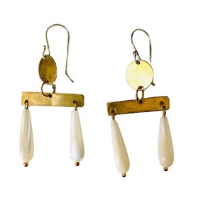 Boucles d'oreilles en résine simple pour femmes, style tendance, fabrication artisanale indienne - Product Image 1