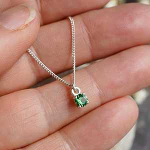 Pendentif grenat Tsavorite minuscule pierre précieuse délicate en argent Sterling 925 massif rond 925 pendentif en argent Sterling collier bijoux - Product Image 3