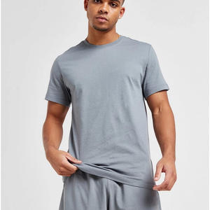 เสื้อยืดคอกลมแขนสั้นผ้าโพลีเอสเตอร์/คอตตอน น้ำหนัก 200 กรัม สำหรับผู้ชาย สกรีนโลโก้ได้ตามสั่ง ทรงปกติ แห้งเร็ว ระบายอากาศดี ขายส่ง - Product Image 1