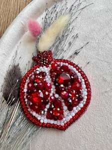 Broches con cuentas Broche de diseñador hecho a mano. Accesorios de alta calidad. Broche de diseño único. El mejor regalo para baby shower. - Product Image 2