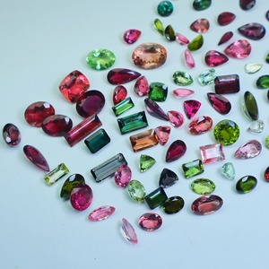 Đá Tourmaline tự nhiên, cắt kiểu đệm, đánh bóng, nhiều màu, nhiều kích cỡ, nhiều hình dạng, 304 carat, 96 viên, dùng làm đồ trang sức, đá rời - Product Image 3