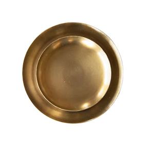 Plato de servicio redondo para centros de mesa, placa de carga de servicio antigua de latón metálico ecológico para decoración de boda, superventas - Product Image 1