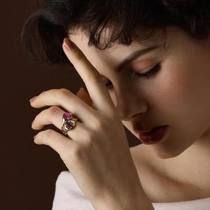 Bague en saphir rose de taille ovale cultivé en laboratoire avec accent en diamant - Product Image 6