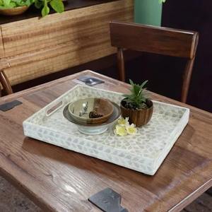 Plateau élégant en nacre fait main avec base en bois Produit de plateaux décoratifs - Product Image 2