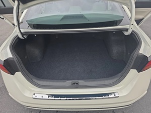 2022 Niss-an Altima 2.5 SV Traction avant 1.4L Berline à essence automatique avec sièges en cuir Direction gauche Euro III Emission - Product Image 2