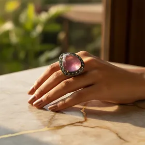 Bague en tourmaline rose géométrique et diamant (pierre naturelle taille radiant et coussin, platine et or 10 carats) - Product Image 2