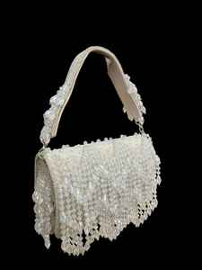 Bolso de Mano Bordado a Mano de Diseño con Hermosa Artesanía y Atención Exquisita al Detalle de la India - Product Image 2