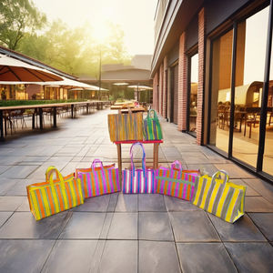 Sacs et étuis cosmétiques rayés tissés à glissière en nylon RPET réutilisables et écologiques Sacs de plage en plastique recyclé fabriqués en Inde - Product Image 3