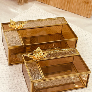 Juego de 3 cajas de chocolate hexagonales de vidrio y acabado de latón con perilla de baratija de mariposa geométrica moderna - Product Image 2