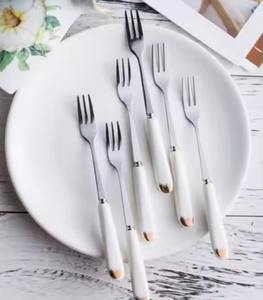 Fabuleux Look Plaqué Or Salade Serveur En Acier Inoxydable Argent Émail Plat Poignée pour Dîner Table Salade Serveur Ensembles - Product Image 6