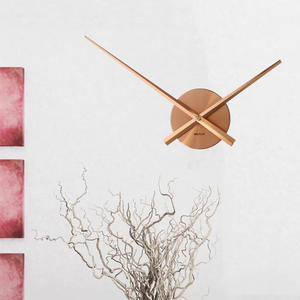 Horloge murale analogique en métal de conception luxueuse fabriquée par un fabricant fiable avec couleur et taille personnalisées pour la décoration de la maison - Product Image 2