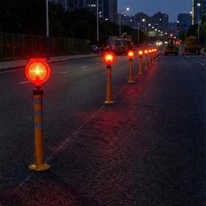 Ensemble de délimitateurs jaunes solaires avec clignotant rouge en ABS/PC, feux de signalisation routière pour la sécurité routière avec réflecteur blanc - Product Image 4