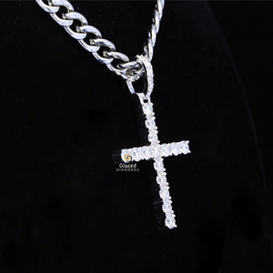 Colgante de Cruz religiosa de plata de ley S925 con diamantes de laboratorio de corte brillante redondo VVS claridad chapada en rodio para fiestas - Product Image 3