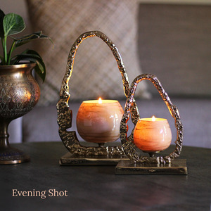 Soporte de vela dorado de metal sólido con acabado de gama alta Diseño único para centro de mesa de Navidad Incluye tarro de vela - Product Image 3