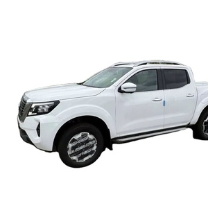 Pick-up automatique d'occasion Navarra Smart R21 2022, sans accident, 50001-75000 milles, sièges en cuir, toit ouvrant - Product Image 1
