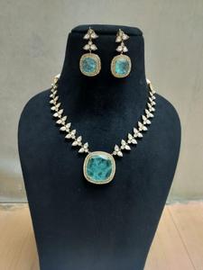 Ensemble de collier Kundan exquis pièce de bijoux de mariée artisanale avec boucles d'oreilles assorties parfait pour les mariages Occasions spéciales - Product Image 6