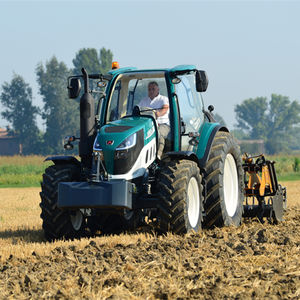 Tracteur agricole de haute productivité, assurance qualité, modèle P5130 Mf Arbos, 70 CV, 4 roues motrices, transmission par engrenages avec moteur, boîte de vitesses et pompe. - Product Image 1