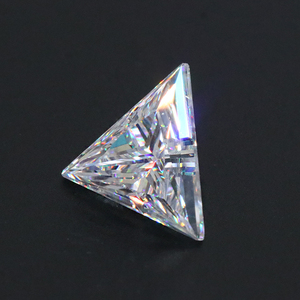 Synthétique 2.01 Ct Blanc VVS1 Clarté Ronde Trillion Cut Certifié Laboratoire Cultivé HPHT Diamant IGI Graded Jewelry - Product Image 4