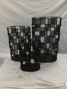 Juego de 3 Faroles Decorativos Sonnet Hechos a Mano de Metal con Forma Ovalada, Estilo Navideño, Portavelas de Hierro y Vidrio para Decoración del Hogar y Jardín - Product Image 2