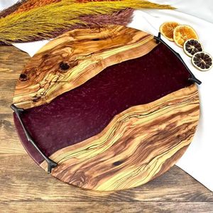 Bandeja de servicio de resina de madera hecha a mano con elegante incrustación de ágata - Product Image 1