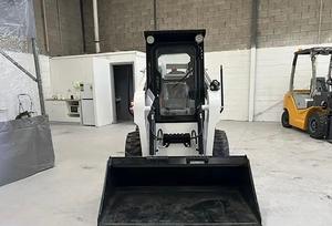 Chargeuse compacte de 2,3 tonnes avec moteur diesel, fonction de rétrocaveuse, roulements et boîte de vitesses, haute capacité de charge - Product Image 3