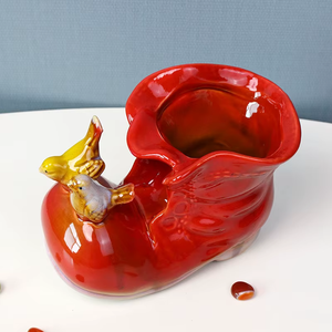 Vase à fleurs en céramique magnifique, au design unique, qui intègre une élégance organique dans les espaces quotidiens. - Product Image 1