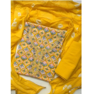 Último Diseño de Traje Tradicional Shalwar Kameez Punjabi con Bordado Elegante, Vestido Amarillo para Bodas y Fiestas, Colección de Invierno, Seda y Algodón - Product Image 1