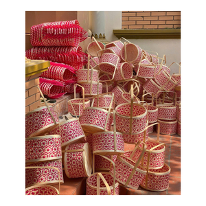 Cesta de Regalo de Bambú Natural y Sostenible para Ocasiones Festivas con Diseño Tradicional de Tejido Hexagonal - Product Image 5