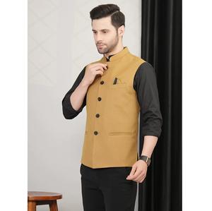 Chaleco de Hombre de Lujo en Oro Claro, el Más Vendido, para Bodas, Eventos Corporativos y Fiestas Nocturnas, Disponible para la Venta - Product Image 3