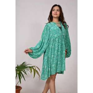 Vestido bohemio de seda crepé indio hecho a mano, suave, ligero y elegante, ropa de fiesta inspirada en el diseñador para mujeres con estilo - Product Image 3