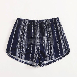กางเกงขาสั้นสตรีแบบใส่สบายเอวยางยืดและผ้าสัมผัสนุ่มพริ้ว - Product Image 1