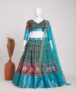 คอลเลกชัน lehenga choli ที่สวยงาม ออกแบบมาสําหรับเจ้าสาวชาวอินเดียที่ขาย lehenga choli พร้อมราคาและคุณภาพที่ดีที่สุด