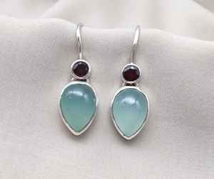 Pendientes Colgantes de Calcedonia Acuática y Granate, Plata de Ley 925, Joyería con Piedras Preciosas, Pendientes Minimalistas Hechos a Mano - Product Image 2