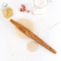 Rouleau à pâtisserie français en bois d'olivier fait main de qualité supérieure avec des caractéristiques antiadhésives et écologiques pour une utilisation en boulangerie