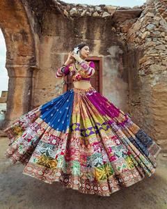 Designer beurre soie Lehenga Choli ensemble impression numérique avec miroir travail belle femme indienne lourde travail à la main dentelle Dupatta - Product Image 3