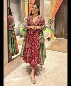 Proveedor Mayorista de Ropa para Mujer, Compre en Línea Vestidos Elegantes, Sexys y Góticos de Modal Crepé con Bordado Recto y Dupatta - Product Image 6