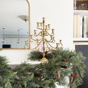 เชิงเทียนโลหะสีทองบนโต๊ะดีไซน์หรูหราทำด้วยมือไม่เหมือนใครสำหรับตกแต่งบ้าน - Product Image 2