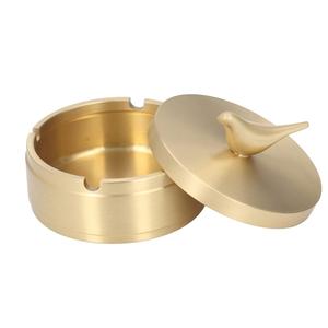 Cendrier en laiton antique fait à la main avec conception de roue de bateau nautique et couvercle parfait pour une utilisation intérieure et extérieure et une décoration nautique - Product Image 5