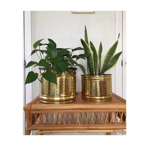 Jarrón de oro martillado hecho a mano, soporte artístico decorativo para flores, perfecto para exposiciones de arte, decoración del hogar, exhibición de mesa de jardín - Product Image 1